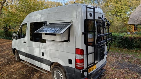 Compact camper ideal for 2 people