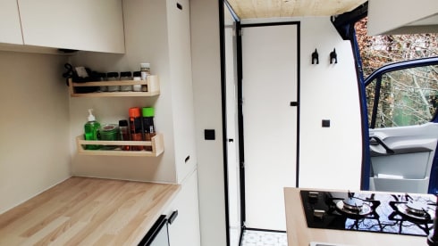 The Beast  – Beautiful, luxurious converted Sprinter L4 H2