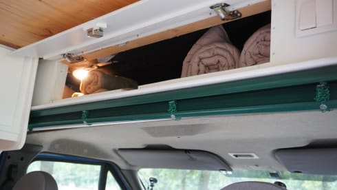 Sky – 2p Ford bus uit 2005