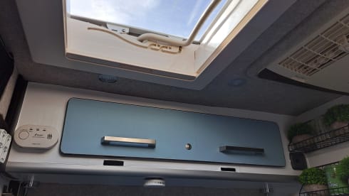 The Roving Badger – 2 Berth Peugeot  Boxer  LWB High Roof 2018 