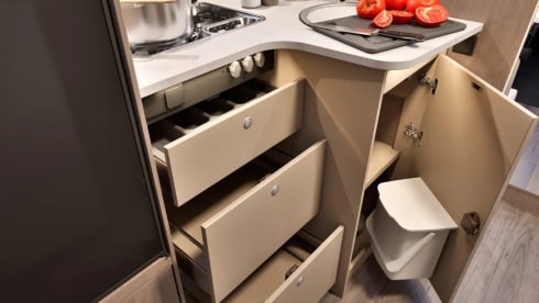 Dusty – New camper (2024) 4-person Carado semi-integrated