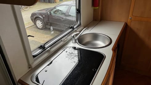 Beautiful spacious 6 person Mclouis family camper (2006)