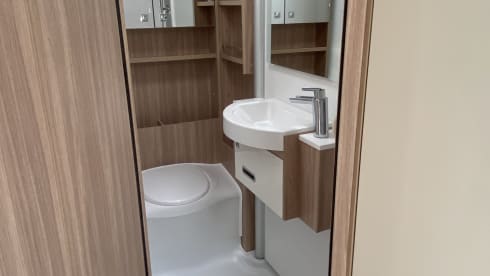 Vrijheid 1 – Bürstner T660 Limited French bed + lifting bed 2021