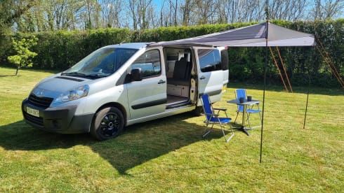 Rosie – 2 berth Peugeot campervan - waiting to share adventures with you