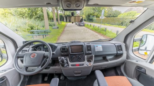 Nice Fiat semi-integrated camper for 5p