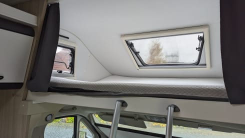 Sun Living  – 6p recent family camper from 2021 - Sun Living alcove