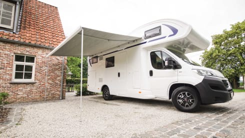 Kampeerwagen met 6 ruime slaapplaatsen