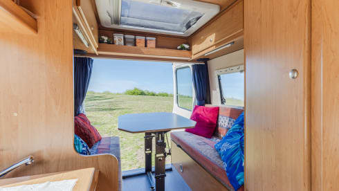 Vip camper loopt lekker met alles er op en aan makkelijk pakeren met een lengte van 5.40  – 2p Peugeot campervan from 2002