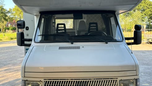 Ouwe Beer – The 'Old Bear' cozy compact camper.