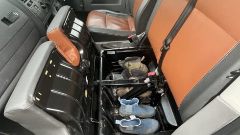 Oli  – 4 berth Volkswagen campervan from 2008