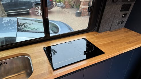 Lottie – Volkswagen Off-Grid Camper Sleeps 4 - Carries 5