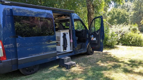 The Eagle – Bus camper 2 person Renault Master 2016 (2 x length bed!)