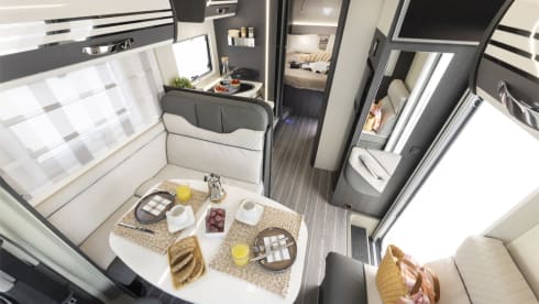 5 berth - Automatic / 2 cabins  – New Zefiro 696  auto - Wi-Fi / Rear double bed.