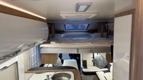 IONA – Luxury RollerTeam Autoroller 707   6 berth/6 seatbelts