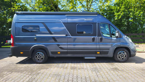 Adria Twin Sport 640 SLB grey – Beautiful, spacious and luxurious camper van with single beds and automatic transmission