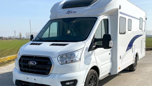 CAMPER – Camper Semintegrale con Letto nautico