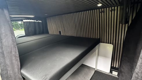2p Mercedes-Benz campervan uit 2020
