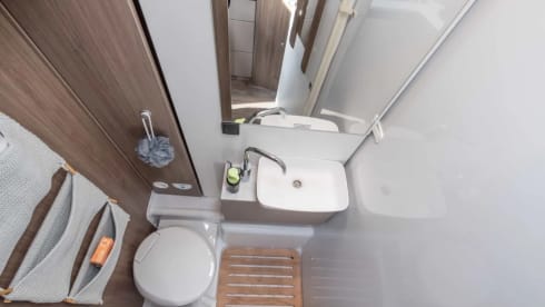 Brom – 4p Carado from 2024, semi-integrated new camper