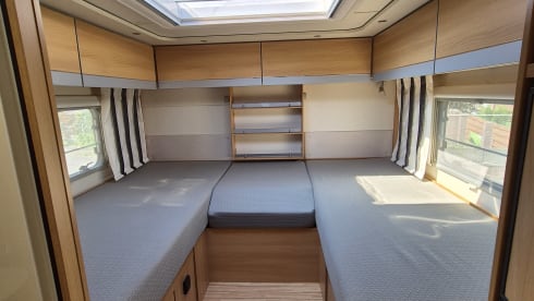 Dethleff camper met inventaris – Dethleff Globe 4 semi-integrated 4 persons