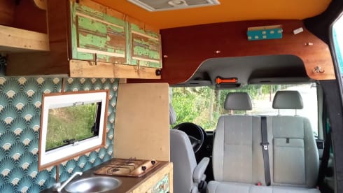 2p Volkswagen bus uit 2011