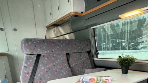 ELENA E IL SUO "CAMPY " – VIAGGIA IN LIBERTA CON MERCEDES WESTFALIA JAMES COOK