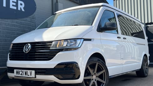 YETI – Ice white Long wheel base VW T6.1 2021 4 birth luxury camper 