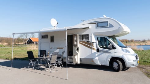 CI Riviera – CI Alcove family camper incl. complete inventory !!