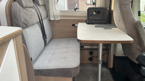 Arthur – Camping-car 2021 Automatique Lit Français Starlink WiFi Illimité 