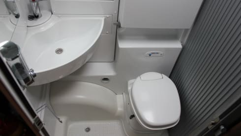 3p Knaus semi-integrated from 2010, Van TI 600 ME, 130 Multijet camper