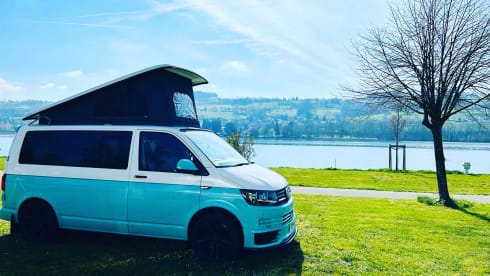 Dub Di – Adventure in Style – Two-Tone T6 VW Campervan, 2018 (Sleeps 4)