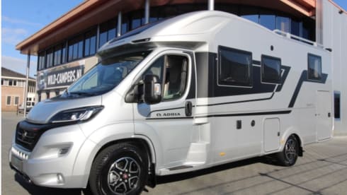 Compleet en zeer luxe uitgeruste 2 persoons (max 3) Adria Matrix Suprème 