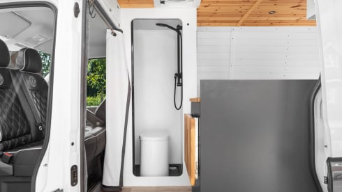 Orca – Ultimate Adventure Off-grid VW Camper