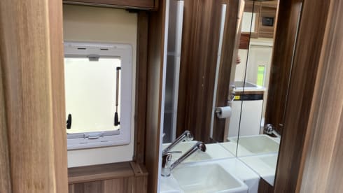 Mario – The ultimate off grid motorhome! Rent "Mario" the Motorhome!
