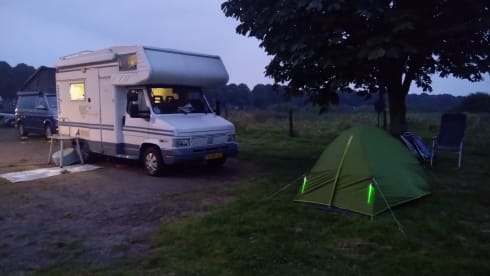 Ouwe Beer – The 'Old Bear' cozy compact camper.
