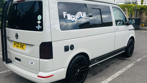 FIGURE 01 – 4 berth Volkswagen campervan from 2022