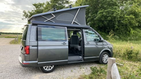 4p Volkswagen campervan uit 2024