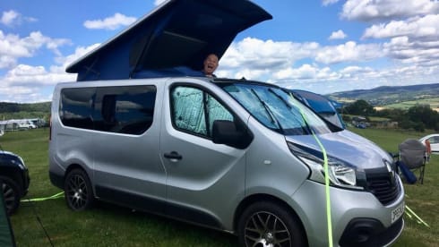 Trevor – Camper Renault a 4 posti letto del 2016