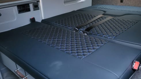 Blue – 4 berth Volkswagen campervan from 2024