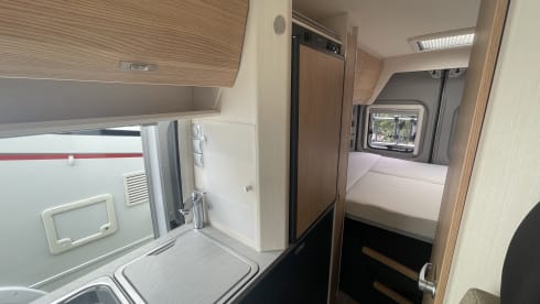 Compact and manoeuvrable KNAUS Boxlife 600 TOP Van