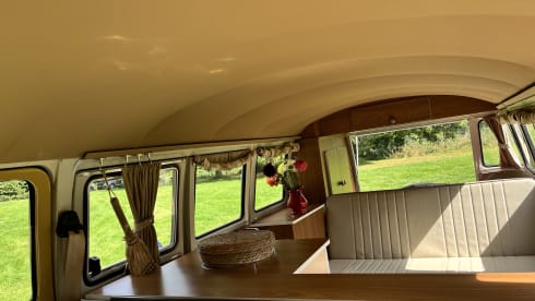 De Bus – 2p Volkswagen campervan from 1980