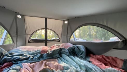 Witte VW California – Volkswagen CALIFORNIA T6 Edition (4p) from 2018. Possibly. with motorcycle trailer