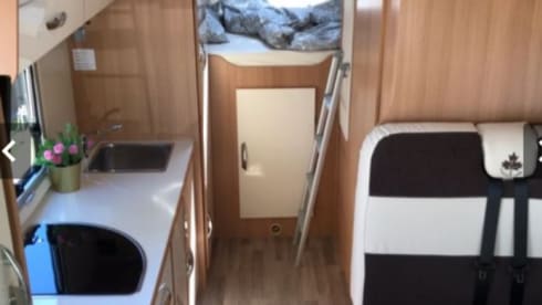 Happy Tour – 6 person Ahorn family camper Alcove 2018 with fixed beds LAST MINUTE