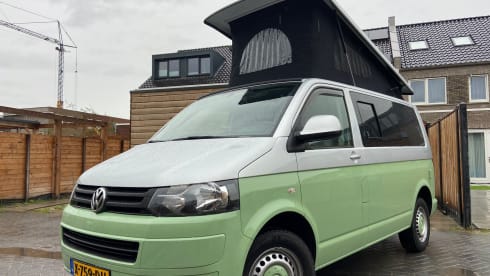 “Pomme” – 4p Volkswagen bus from 2023