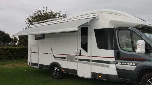 Luxuriöser Adria Matrix Familiencamper mit automatischem Niveausystem