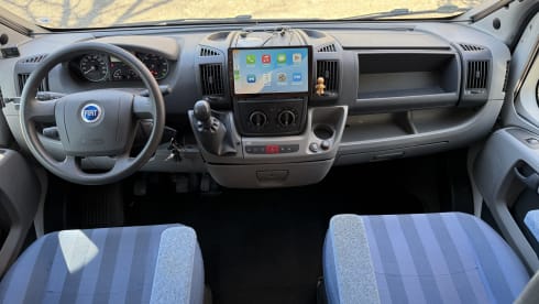Compact 3P semi-integrated, length bed and free km!