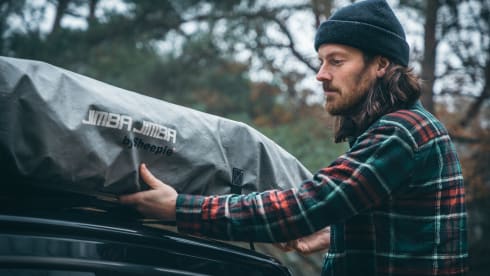 WOLF V8 – Adventure & freedom with a Land Rover with roof tent!