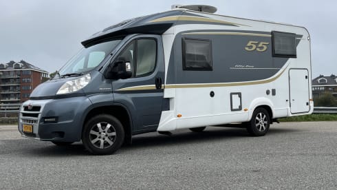 Joep – Luxe Bürstner camper > KINGSIZE BED  (TV-AIRCO-VRIJE KM)