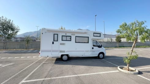 Gennaro – Camper Mansardato per 7 persone