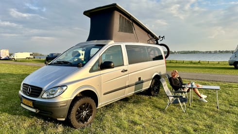 #ExplorerBuzzs – 4 Person MB Vito 4x4 Campervan (2009)