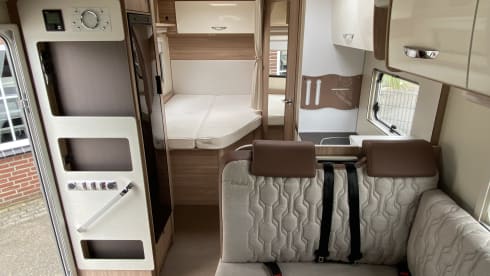 Vrijheid 1 – Bürstner T660 Limited French bed + lifting bed 2021